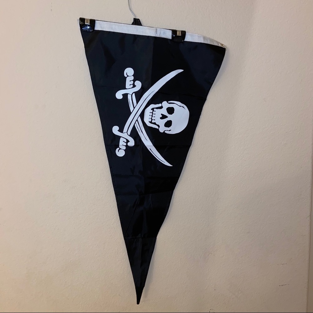 Pirate pennant skull and cross bones flag